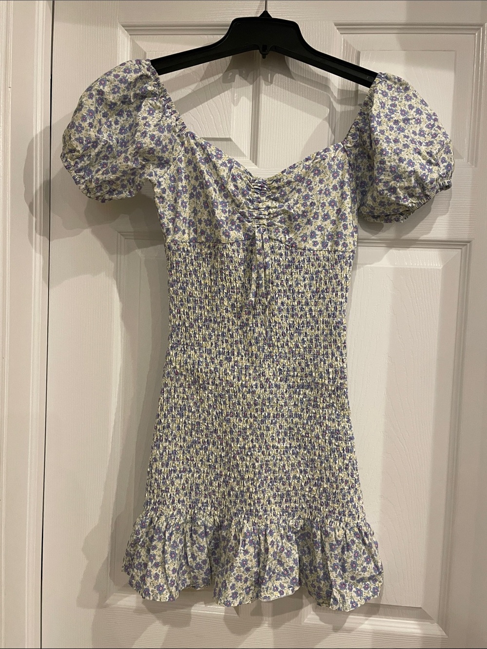 Storia Floral Puff-Sleeve Smocked Mini Dress, size small